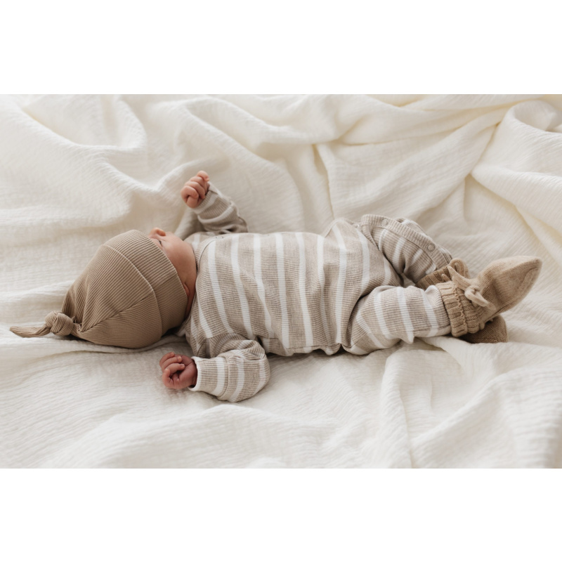 Hello little you - boxpakje brede streep zand ecru, slofjes merino wol zand, mutsje rib taupe