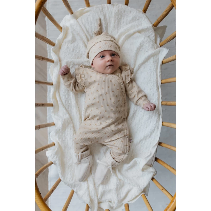 Hello little you - boxpakje ruffles rib klaverblad, cloverleaf, newborn mutsje baby meisje, slofjes merino wol off white