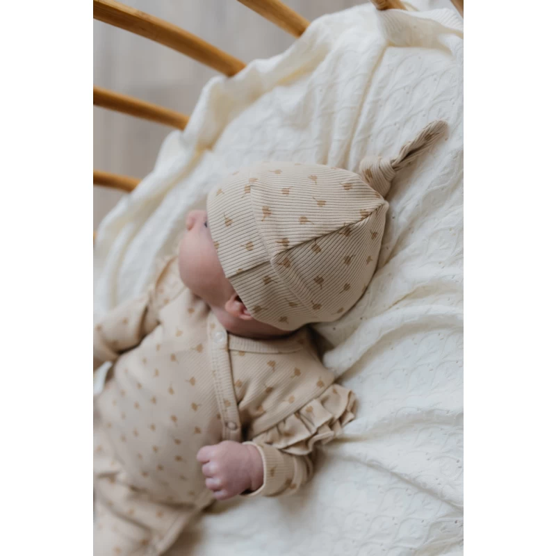 Hello little you - boxpakje ruffles rib klaverblad, cloverleaf, newborn mutsje, slofjes merino wol off white